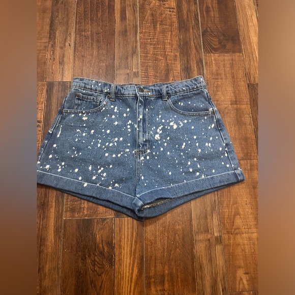 Forever 21 White Splatter Cow Print Style Jean Shorts Size 29. - Picture 2 of 11